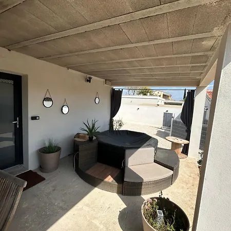 빌라 Villa Lunel *